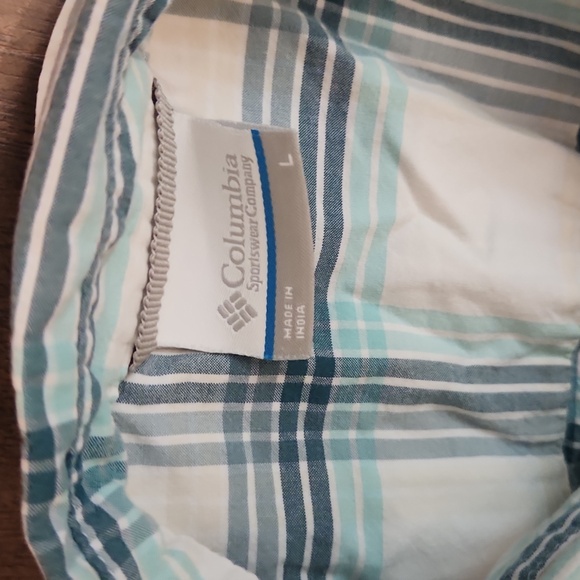 Large Columbia Button-up - Picture 3 of 4